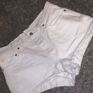WHITE LEVI JEAN SHORTS NEVER WORN